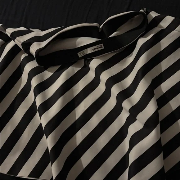 Zara Monochrome Striped Skirt - Picture 3 of 3